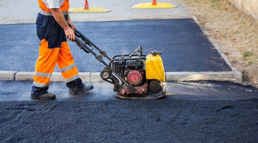 Professional gutter cleaning in Lee, FL